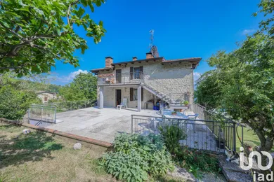 Townhouse in Tizzano Val Parma