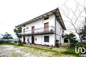 Casa/Villa in Bellante