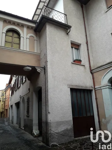 Edificio in Gualdo Tadino