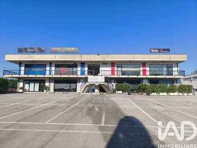 Shop/Premises commercial in Monte Urano