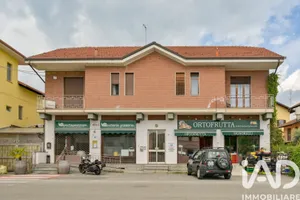 Negozio / locale commerciale in Villanova Canavese