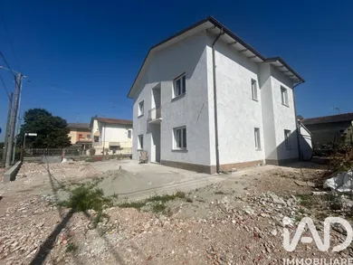 Townhouse in Castel d'Ario