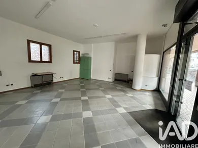 Negozio / locale commerciale in Paderno Dugnano