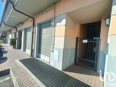 Shop/Premises commercial in Lanzo Torinese