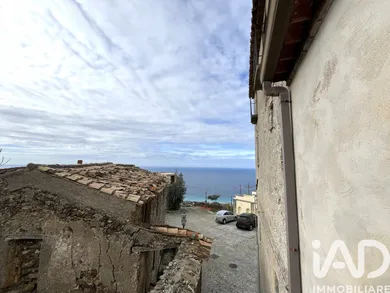 Casa di paese in Longobardi