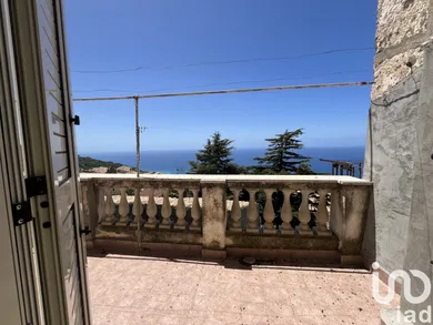 Apartment in Longobardi