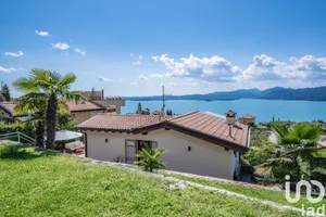 House in Torri del Benaco