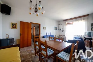 Appartamento 5 locali in Castell'Azzara