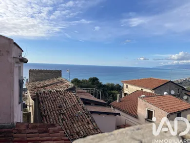 Village house in Longobardi