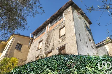 Edificio in Casanova Lerrone