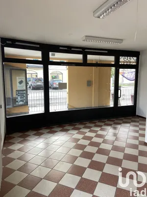 Negozio / locale commerciale in Novi di Modena