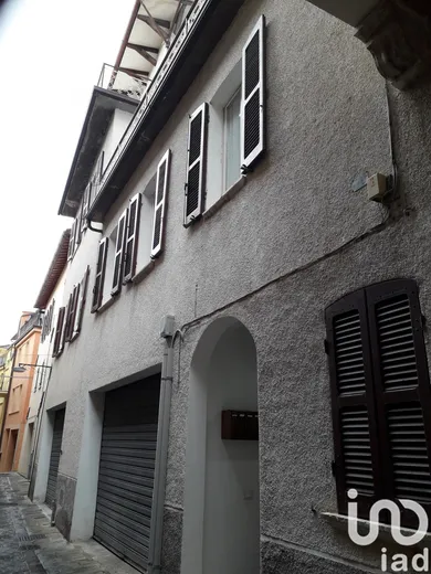 Edificio in Gualdo Tadino