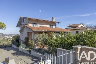 Chiatta / Casa galleggiante in Cupramontana