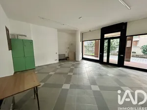 Shop/Premises commercial in Paderno Dugnano
