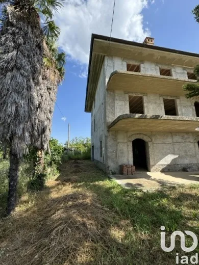 Edificio in Roseto degli Abruzzi
