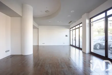 Shop/Premises commercial in Osimo