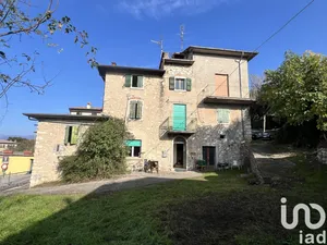 Edificio in Torri del Benaco