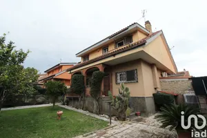 Chiatta / Casa galleggiante in Ardea