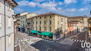 Edificio in Valeggio sul Mincio