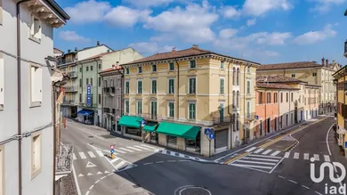 Edificio in Valeggio sul Mincio