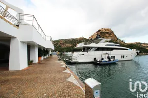 Shop/Premises commercial in Arzachena