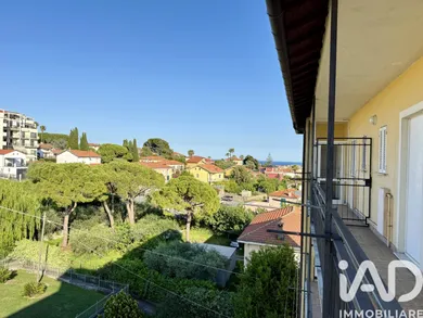 Apartment in Diano Castello