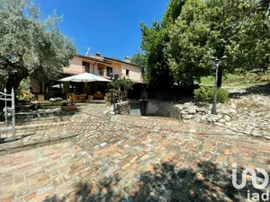 Cascina / Fattoria in Rosciano