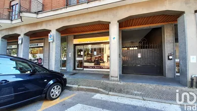 Shop/Premises commercial in Erba