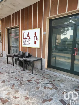 Shop/Premises commercial in Pineto