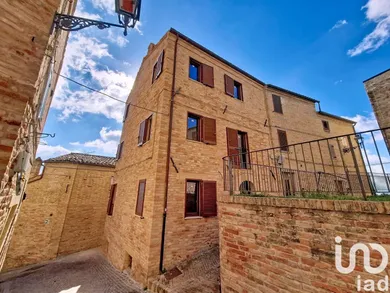 Edificio in Castignano